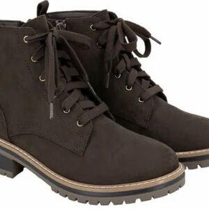 KENSIE BOOTS SIZE (10)NEW WITHOUT TAGS. Has small discoloration on side of boot.